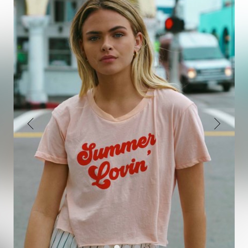 ✨Billabong Summer Lovin’ Light Pink Crop Graphic Tee - size Medium